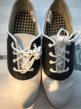Predictions White and Black Saddle Oxfords with Lace-Up Detail Size 10